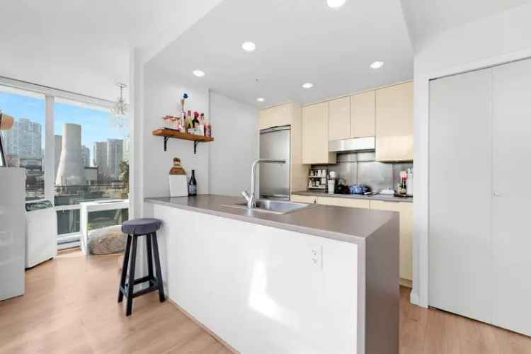 Condo For Sale in Vancouver, British Columbia