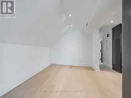 2 rooms apartment of 551 m² in Toronto