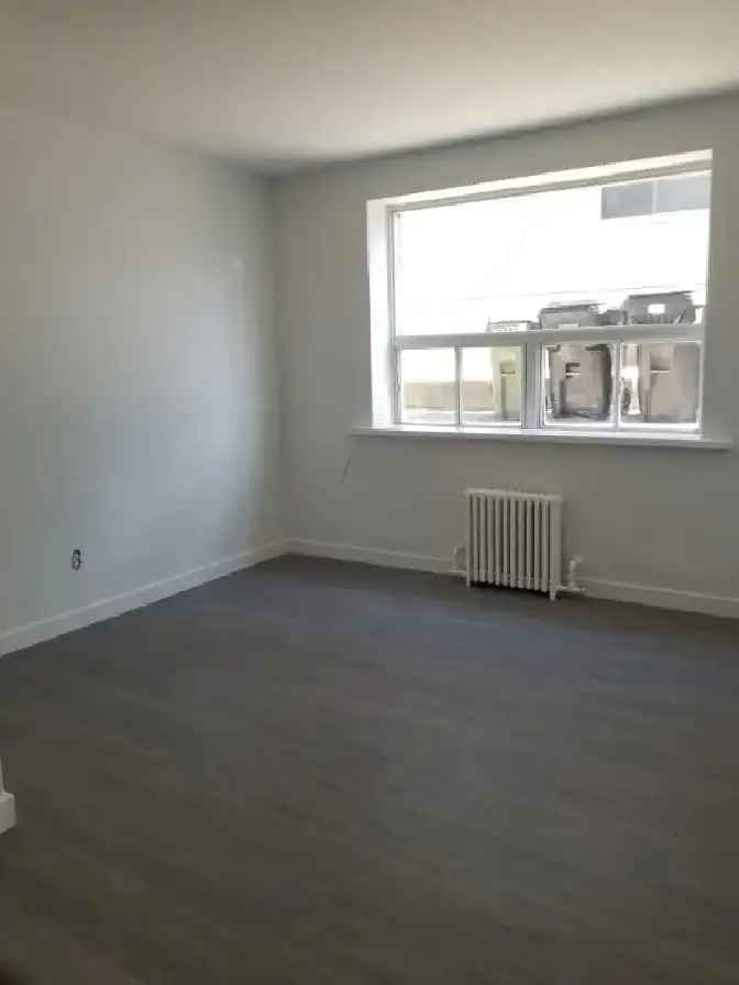 Newly Renovated 1 Bedroom Available