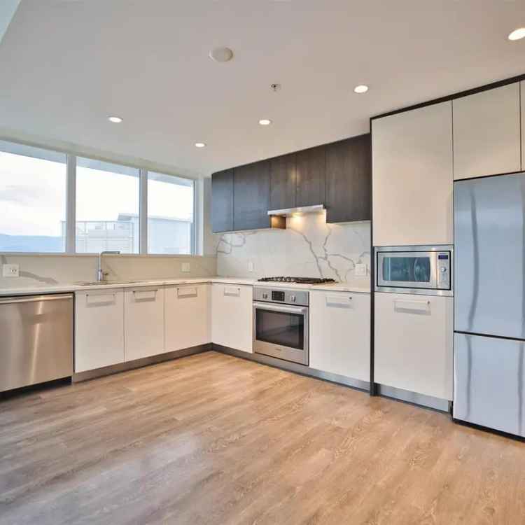 Luxury 2BD/2BA Condo Near Burquitlam Skytrain