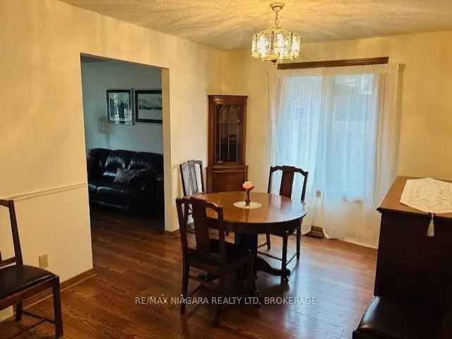 Chippawa Family Home Near Niagara Parkway Trails