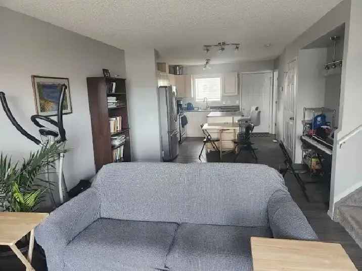 Large Room in Central Townhouse - Utilities Included