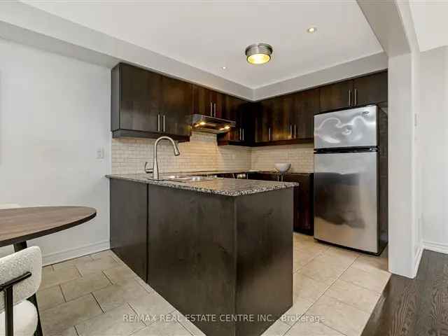 Townhouse For Sale in 1395, Costigan Road, Milton, Ontario