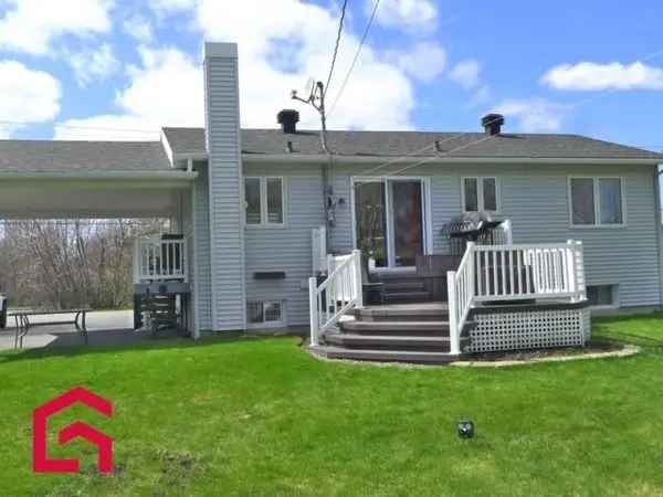 Family Bungalow for Sale 4 Bedrooms 2 Bathrooms Large Yard