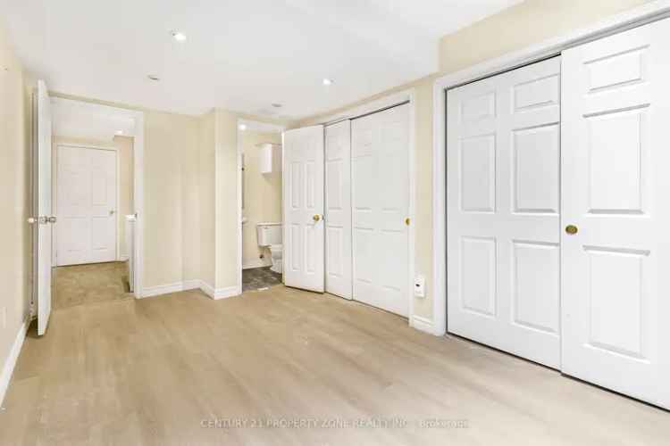 Townhouse For Sale in Toronto, Ontario