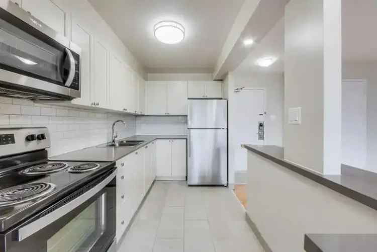 Rent Apartment in Toronto with Pool and Near Fairview Mall