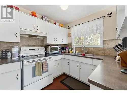 8 Bedroom Duplex in Rutland Kelowna Large Family Home
