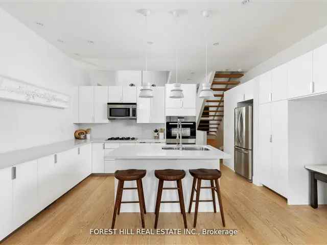 Luxury Trinity Bellwoods Home High-End Finishes Spacious Gourmet Kitchen 2-Car Garage