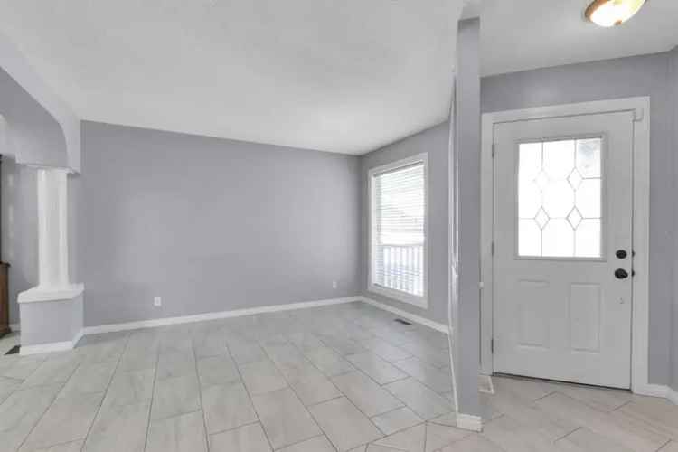 House For Sale in Calgary, Alberta