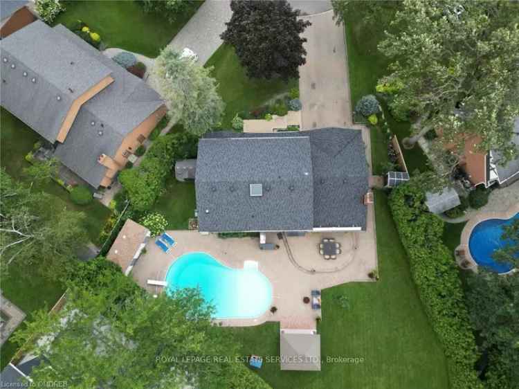 Stunning Family Home in Mississauga Golf Country Club 5 Beds 35 Baths 4000+ Sq Ft