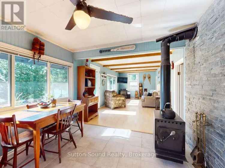 Charming Waterfront Cottage on Colpoys Bay
