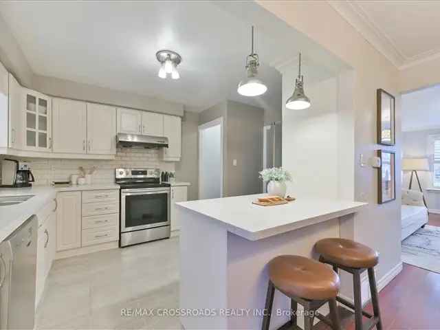 Beautifully Renovated 3 2 Bedroom Home In Toronto