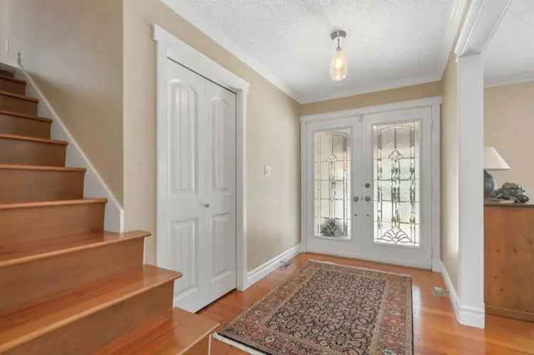 Lake Bonavista Estates Family Home - Renovated 2500 sq ft
