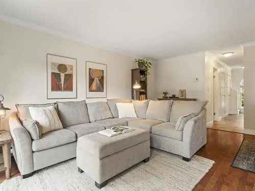 3-Bed Townhouse For Sale in North Vancouver