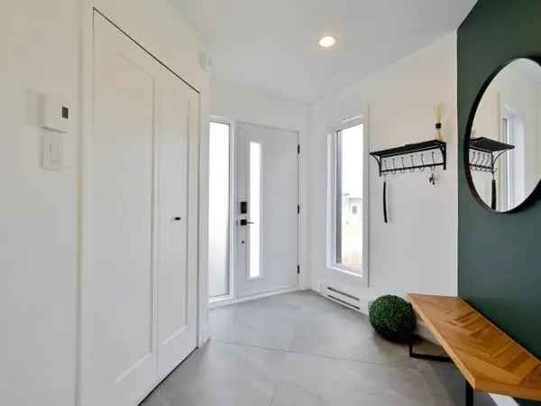 Two or More Storey House for Sale in Saint-Jean-sur-Richelieu