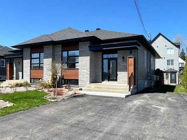 2018 Bungalow for Sale Open Concept 9ft Ceilings Hardwood Floors Quartz Countertops