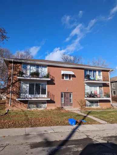 Rent apartment in Belleville with convenient access and outdoor parking