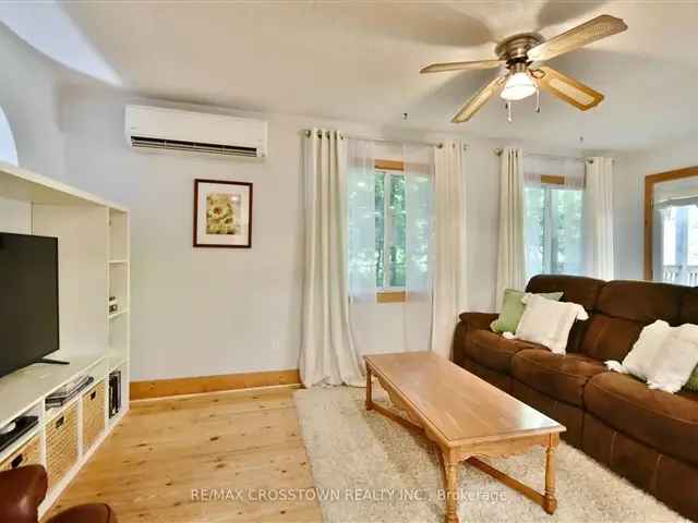 Elegant Gravenhurst Home - 2+ Bedrooms, Updated, Lake Muskoka Nearby