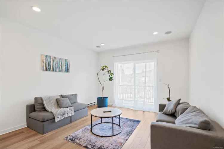 2000 Sq Ft Freehold Home Zero Strata Fees Family Friendly