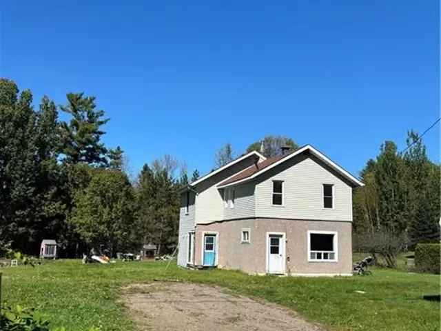 House For Sale in Laurentian Valley, Ontario