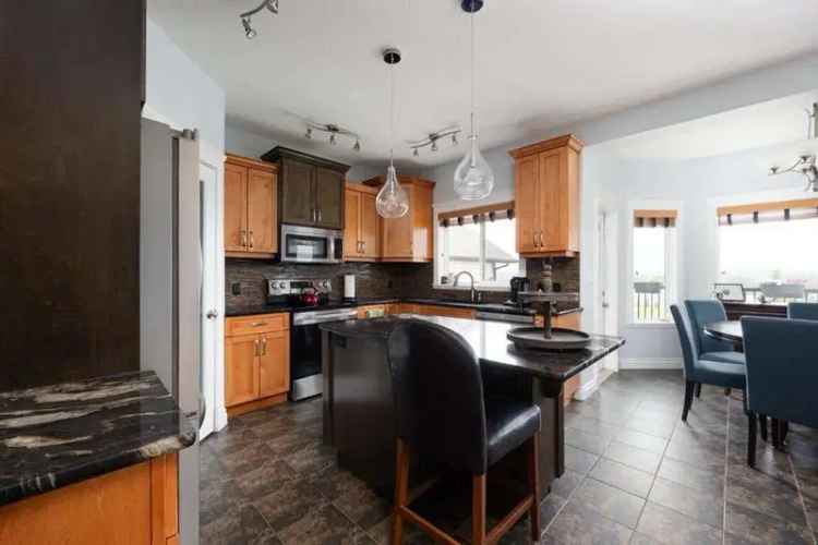 4 Bedroom Family Home Backing Onto Two Elementary Schools