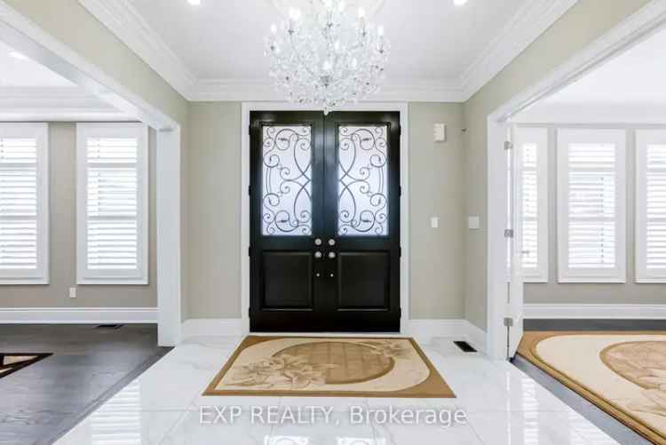 Luxury 7-Bedroom Home in Holland Landing