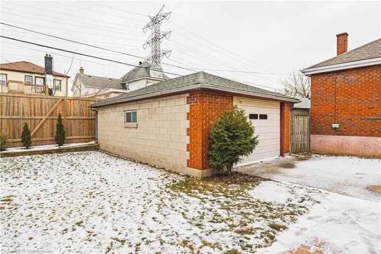 House For Sale in Hamilton, Ontario