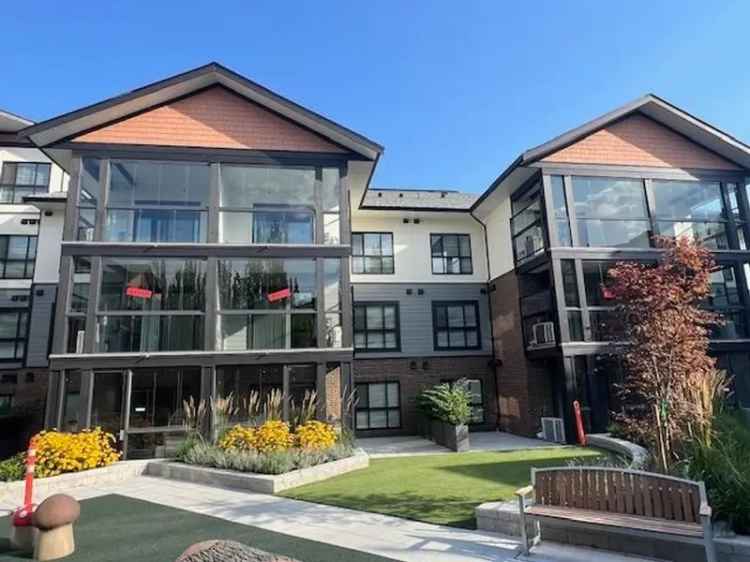 Chilliwack Condo: Move-In Ready 2 Parking Stalls Top Floor