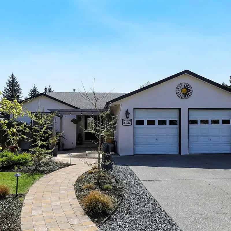 5-Bedroom Comox Home with In-Law Suite and Hot Tub