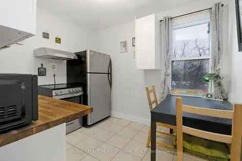 1 room house of 208 m² in Toronto