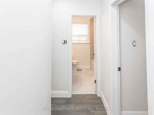 3 Bedroom Renovated Unit Near York University and 401