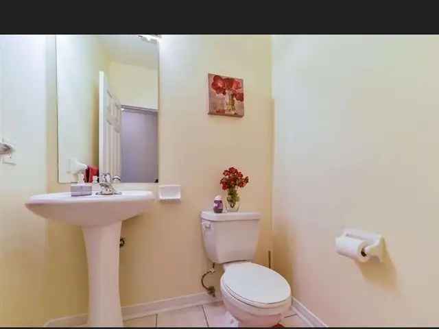 Semi Detached Home 4 Bedroom Spacious Master Ensuite Quartz Countertop