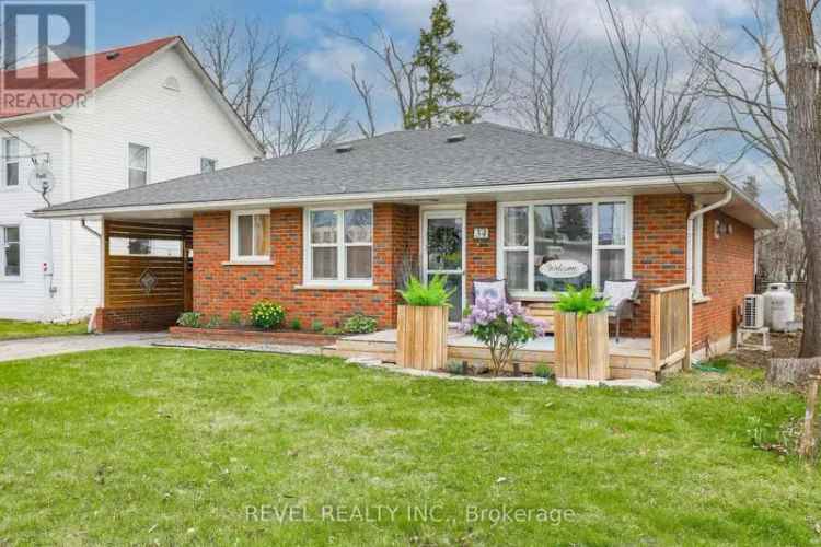 Bobcaygeon Bungalow - 2 Bedroom - Updated Kitchen - Steps to Downtown