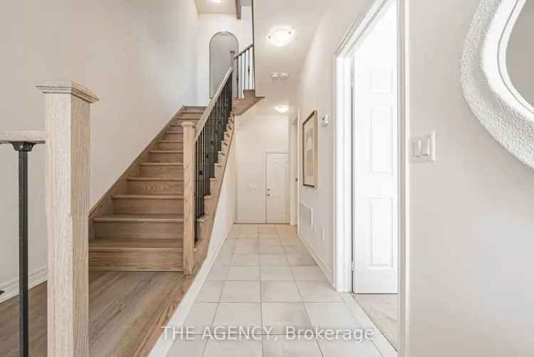 Luxury Townhome in North Oakville 4 Beds 4 Baths