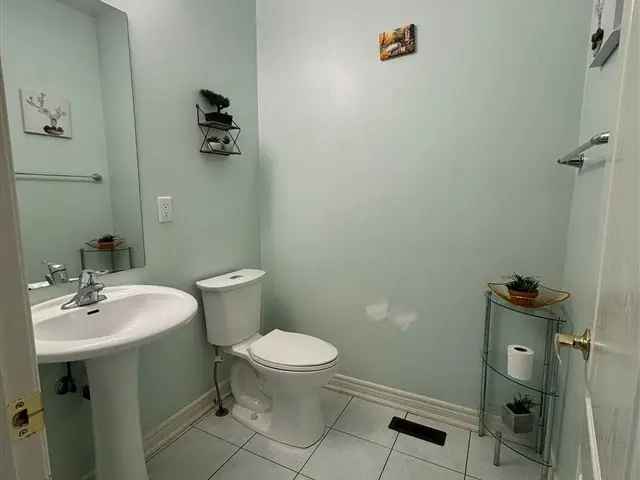 4-Bedroom Semi-Detached House for Rent in Lake Land Village