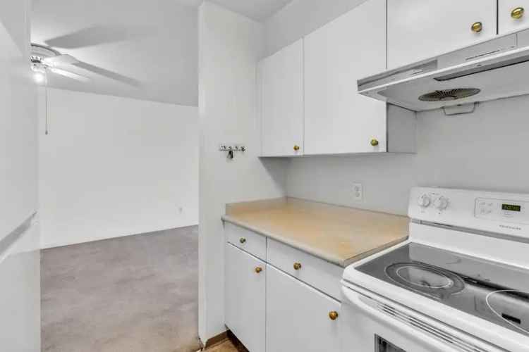 2-Bed 1-Bath Corner Suite in Vancouver's Trafalgar Building