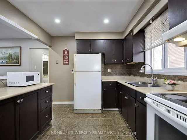 House For Sale in Brantford, Ontario