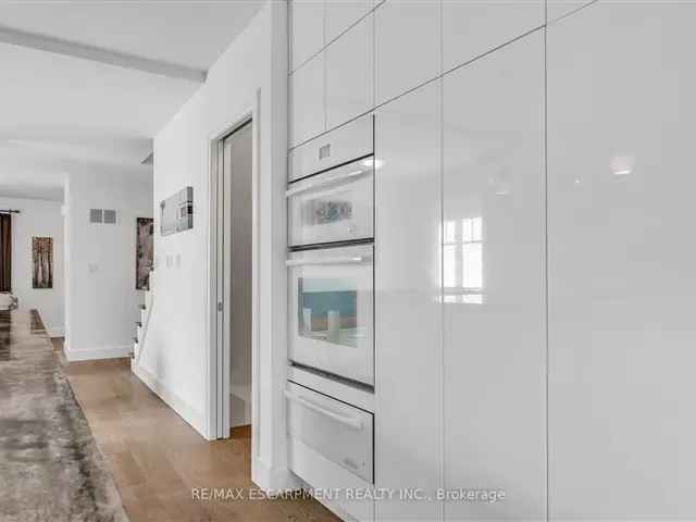 House For Sale in Burlington, Ontario