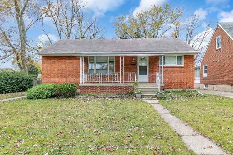 House For Sale in Windsor, Ontario