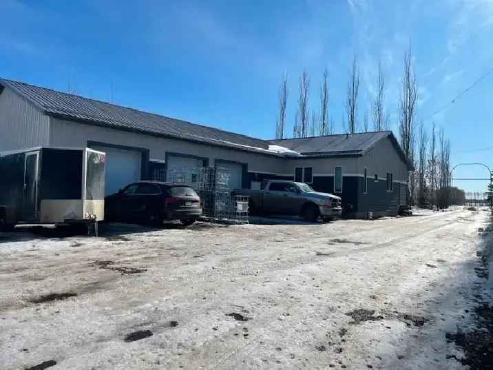 Beautiful 3 Bedroom Acreage with Shop For Rent Near Morinville
