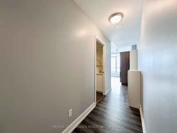 Queen West 1 1 Condo 610 Sqft Balcony Lake Views