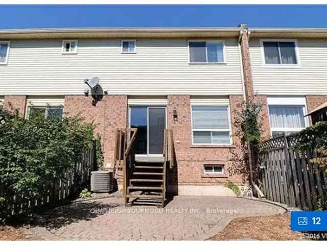 Courtice Townhome: 3 Beds, 3 Baths, Backyard Patio & 2-Car Parking