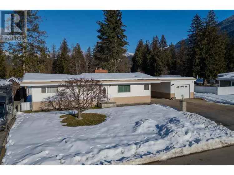 3-Bedroom Home on Revelstoke Golf Course