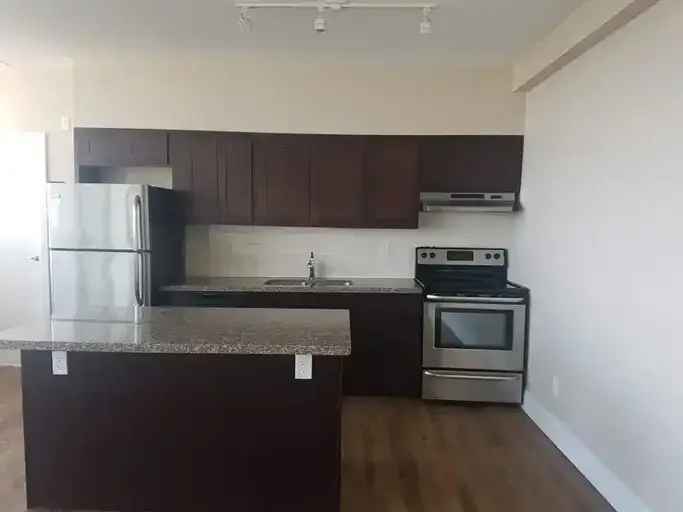 Rent Apartment in North York Toronto with Modern Amenities and Scenic Views