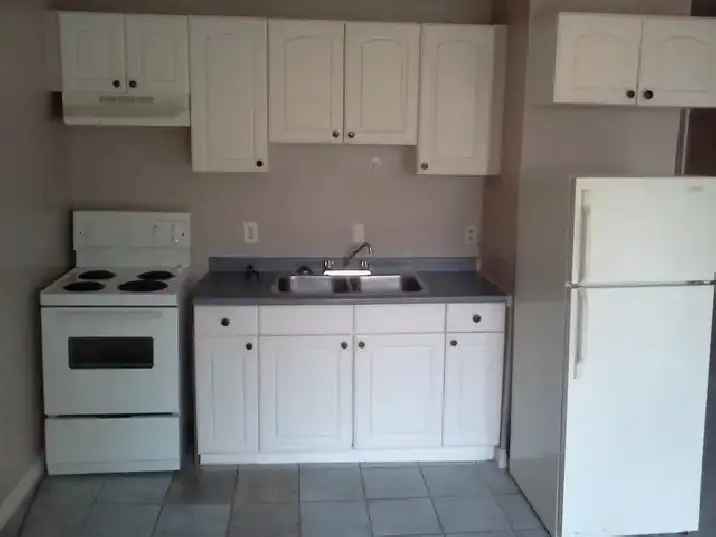 Room for Rent Near Subway and Dufferin Mall