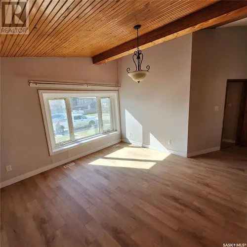 Saskatoon Duplex 10 Beds 4 Baths King George Positive Cash Flow
