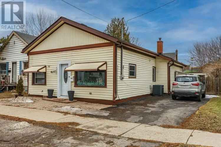 Charming Detached Home in Niagara Falls