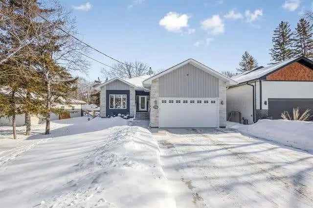 Charleswood Bungalow 1759sf Huge Double Lot Newer Home