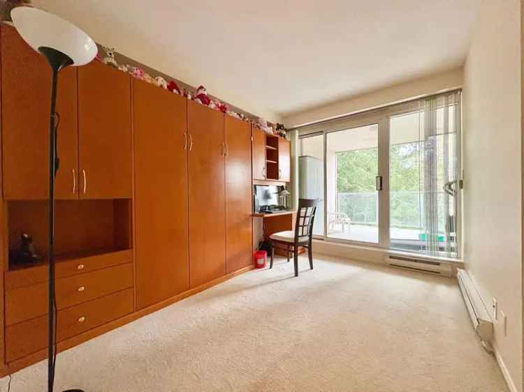 Vancouver West Condo for Sale - Luxury Amenities, Great Location