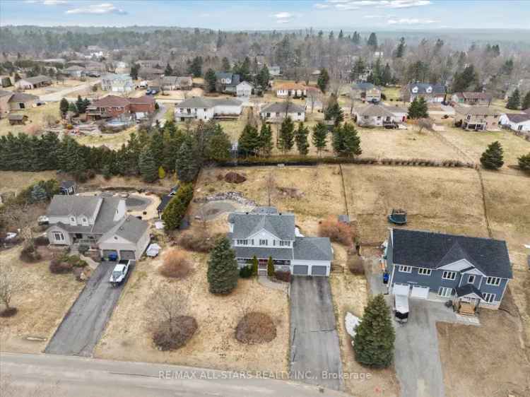 Executive 4 1 Bedroom Family Home with In Ground Pool
